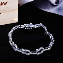 Görseli Galeri görüntüleyiciye yükleyin, Micro-encrusted Horseshoe Diamond Bracelet
