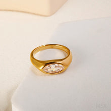 Load image into Gallery viewer, Vintage hest Eye Zircon Ring

