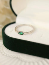 将图片加载到图库查看器，S925  Silver Simple Green Gem Horse Eye Ring
