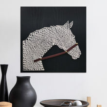 Carica l&#39;immagine nel visualizzatore di Gallery, Arte della parete della pittura di seta della stringa del modello del cavallo fatto a mano
