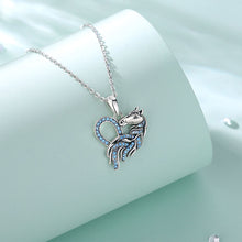 Загрузить изображение в средство просмотра галереи, Нежное голубое хрустальное ожерелье с лошадью в форме сердца
