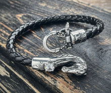 Carregar imagem no visualizador da galeria, Wild Horse Cuff Leather Bracelet
