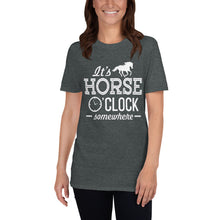 将图片加载到图库查看器，Horse O&#39;clock 男女通用 T 恤
