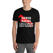 Carregar imagem no visualizador da galeria, Andar a cavalo é um esporte Camiseta unissex
