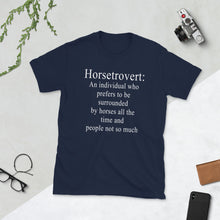 Lade das Bild in den Galerie-Viewer, Horsetrovert Unisex-T-Shirt
