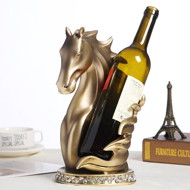 Suport pentru sticle de vin cu cap de cal abstract